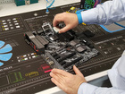Vorbereitung: CPU, RAM und Kühler werden montiert.