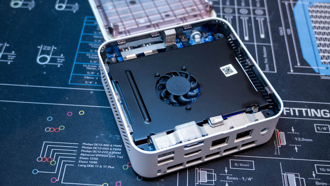 Acer Revo Mini-PC – geöffnetes Gehäuse – © neon COMPUTER GmbH