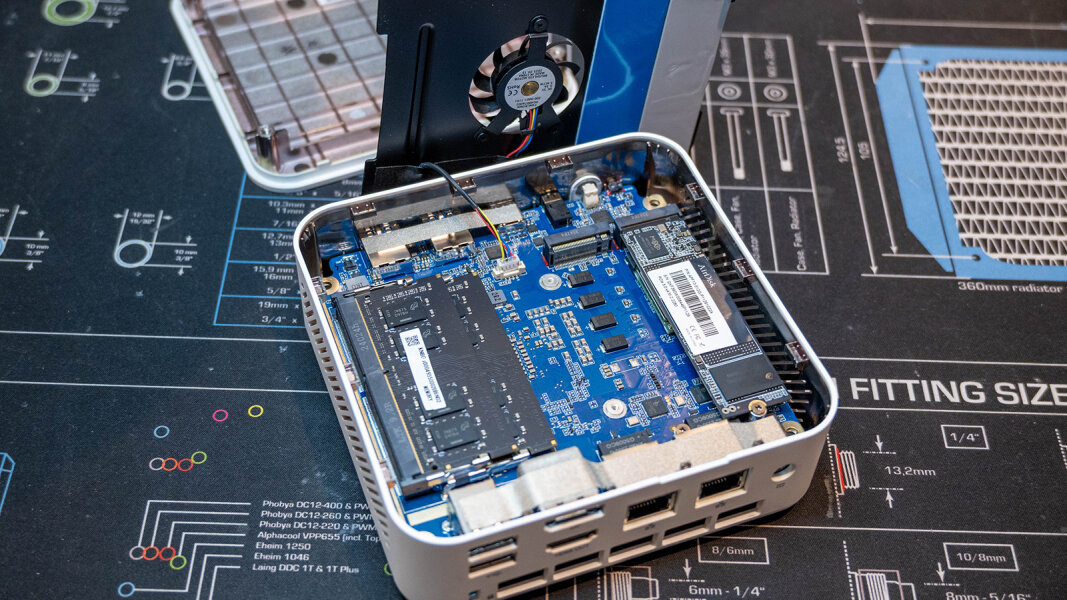 Acer Revo Mini-PC – Arbeitsspeicher und M.2-Steckplätze – © neon COMPUTER GmbH